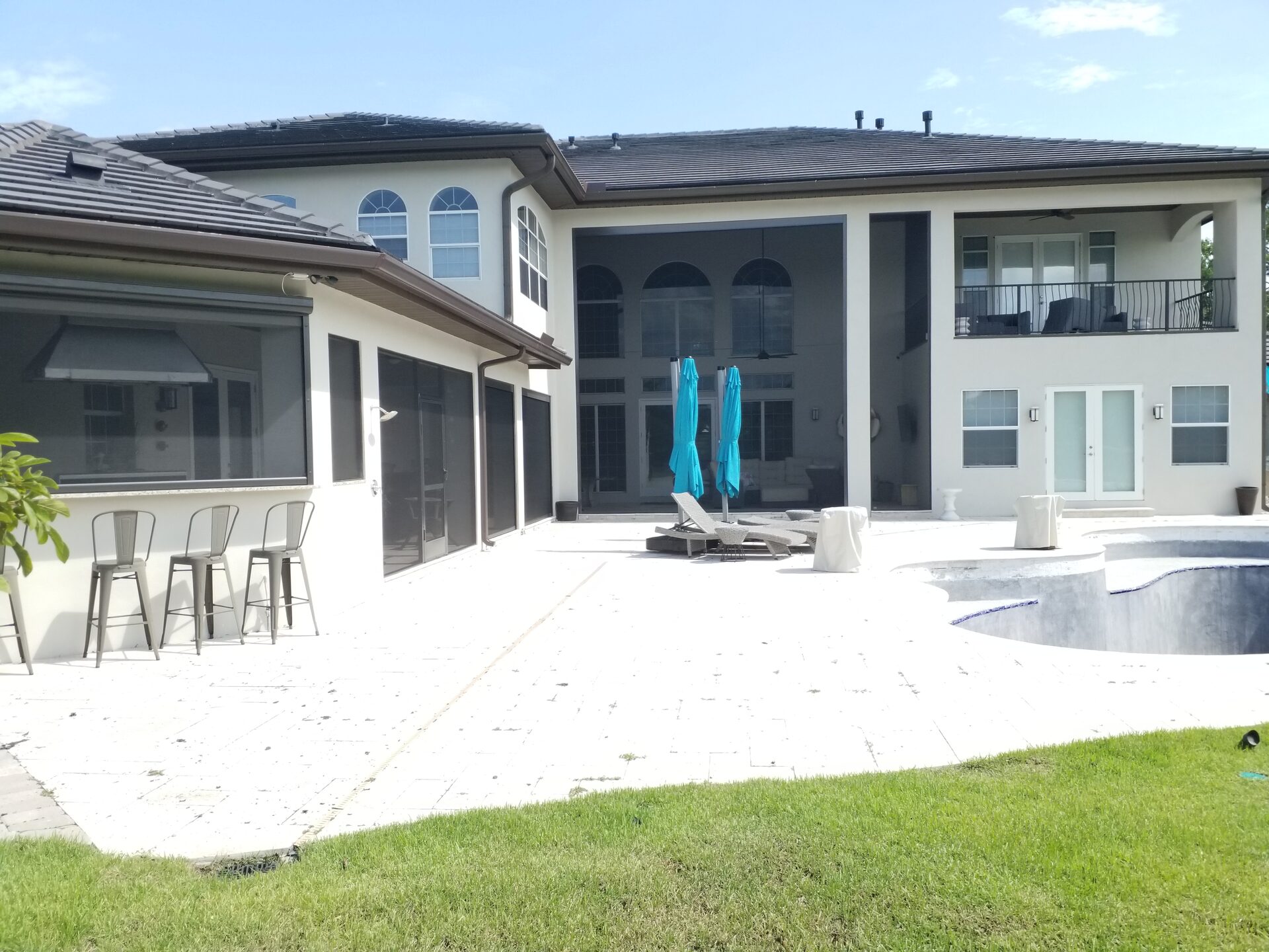 Outdoor living installation