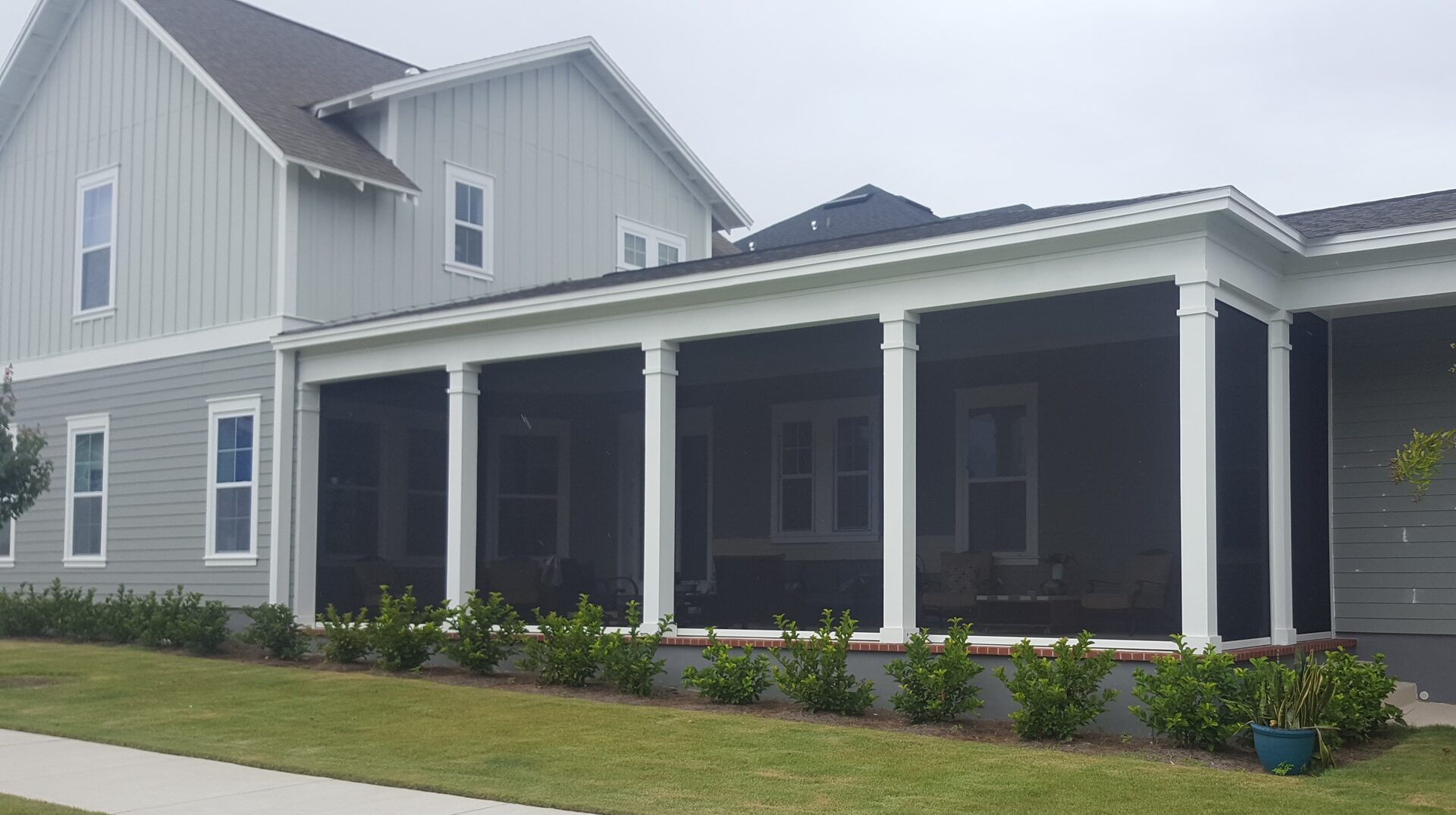 Outdoor living installation